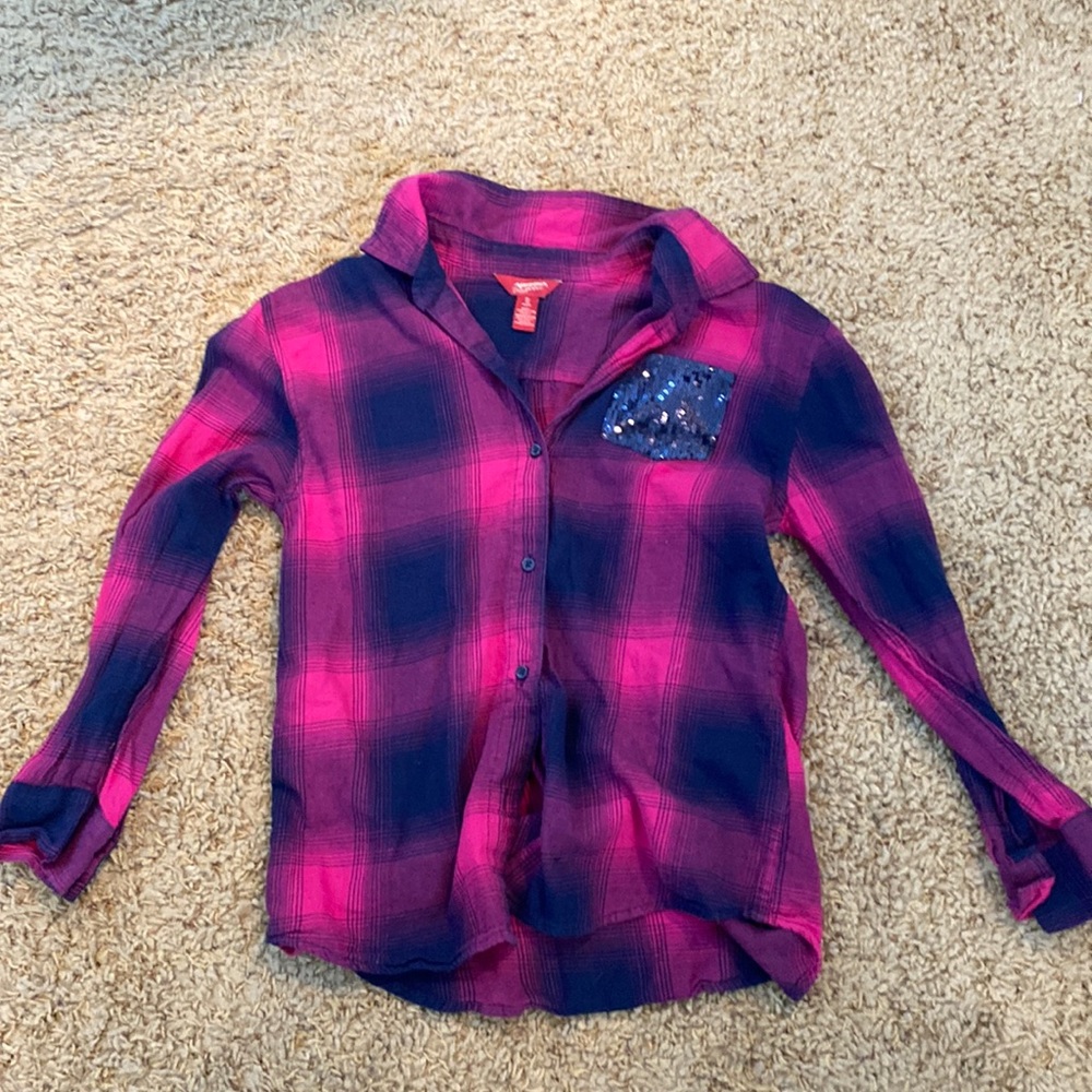 Pink and navy blue checkered girls flannel